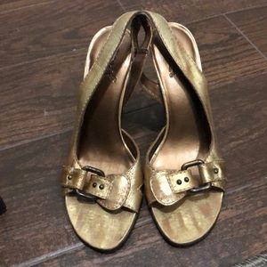 Carlos by Carlos Santana gold heels
